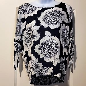 Excellent condition key hole 1/2 sleeve top